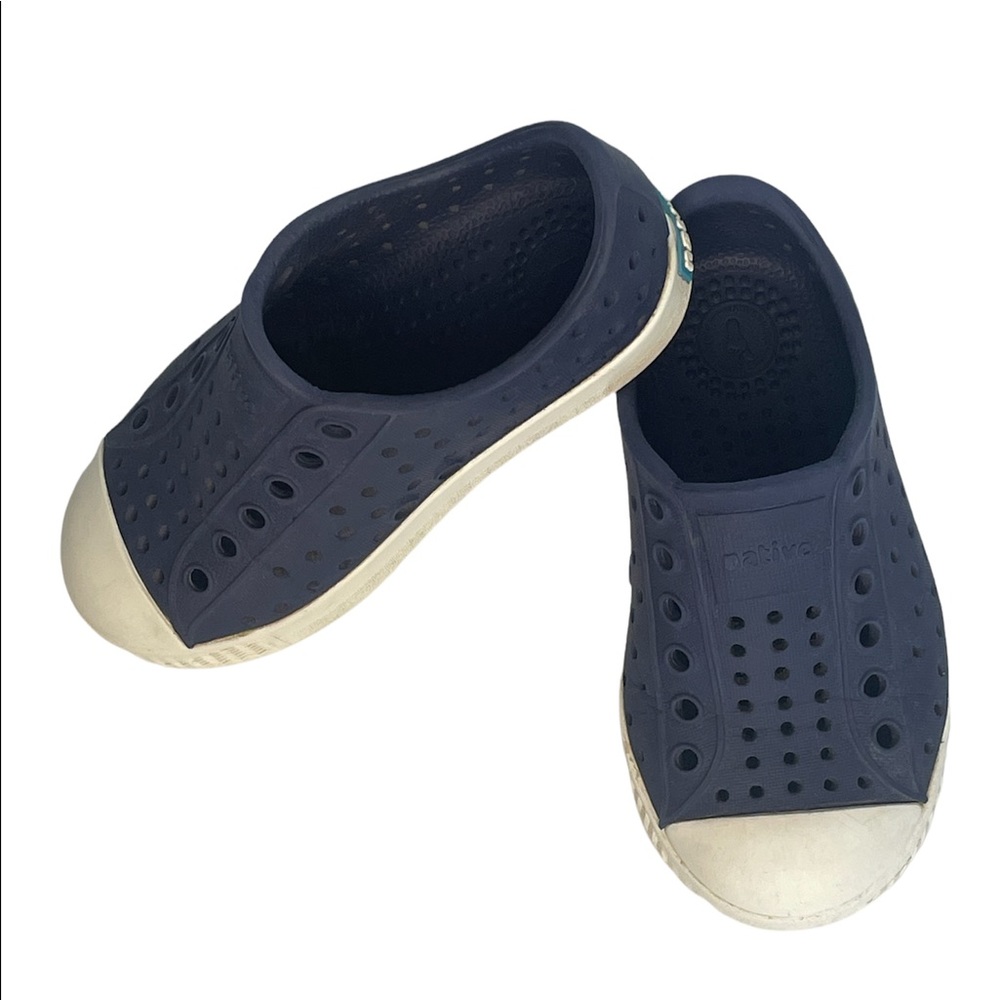 Native Jefferson slip on Navy shoes Size: 7 pre-owned but good condition.